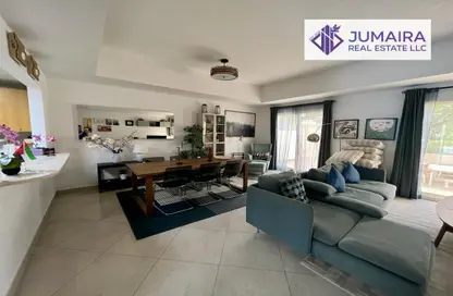Living Room image for: Villa - 3 Bedrooms - 4 Bathrooms for rent in Bayti Townhouses - Al Hamra Village - Ras Al Khaimah, Image 1