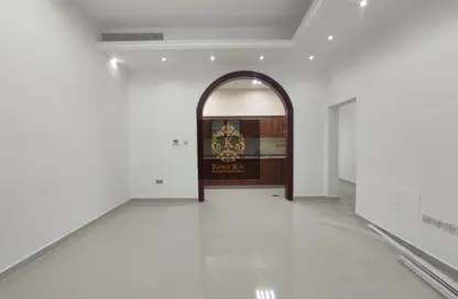 شقة - 2 غرف نوم - 2 حمامات للايجار في مركز محمد بن زايد - مدينة محمد بن زايد - أبوظبي