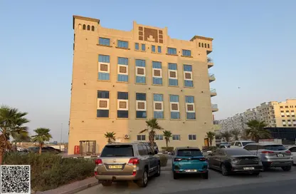 شقة - 2 غرف نوم - 3 حمامات للبيع في قرية الأميرة - عجمان