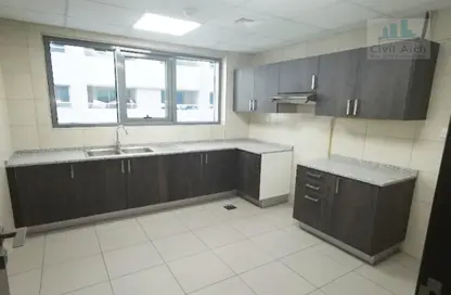 صورة لـ مطبخ شقة - 2 غرف نوم - 3 حمامات للايجار في مركز ياس للأعمال - البرشاء 1 - البرشاء - دبي ، صورة رقم 1