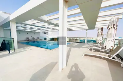 صورة لـ حوض سباحة شقة - 2 غرف نوم - 3 حمامات للايجار في البندر - شاطئ الراحة - أبوظبي ، صورة رقم 1