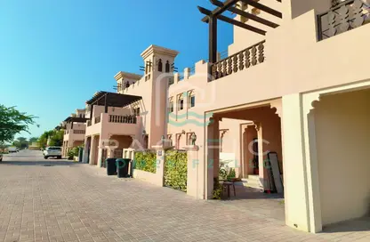 فيلا - 4 غرف نوم - 3 حمامات للايجار في فلل قرية الحمرا - قرية الحمرا - رأس الخيمة