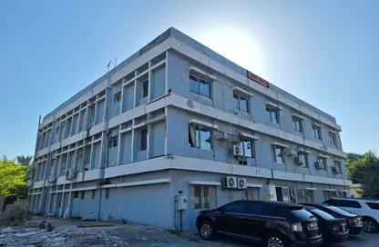 عمارة بالكامل - استوديو - 8 حمامات للبيع في أم الثعوب - أم القيوين