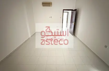 شقة - 3 غرف نوم - 3 حمامات للايجار في المطارد - العين