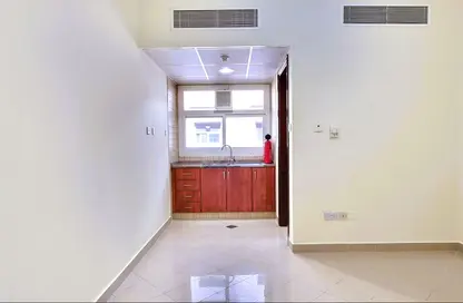 Apartment - Studio - 1 Bathroom for rent in Al Souk Al Kabeer - Bur Dubai - Dubai