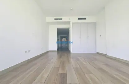 Apartment - Studio - 1 Bathroom for rent in Bloom Towers B - Bloom Towers - District 10 - Jumeirah Village Circle - Dubai