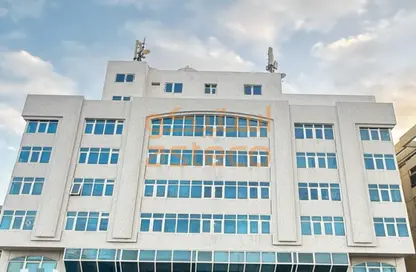 عمارة بالكامل - غرفة نوم - 1 حمام للبيع في شارع المطار - أبوظبي