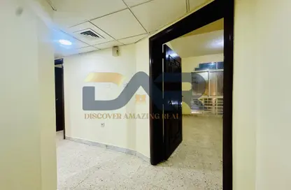 شقة - 2 غرف نوم - 2 حمامات للايجار في شعبية 11 - شعبية - مصفح - أبوظبي شقة - 2 غرف نوم - 2 حمامات للايجار في شعبية 11 - شعبية - مصفح - أبوظبي