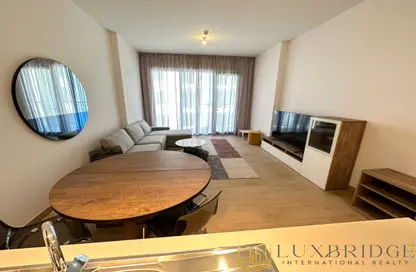 Living / Dining Room image for: Apartment - 2 Bedrooms - 2 Bathrooms for rent in La Rive - La Mer - Jumeirah - Dubai, Image 1