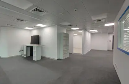 مكتب - استوديو - 2 حمامات للايجار في شارع الخالدية - الخالدية - أبوظبي