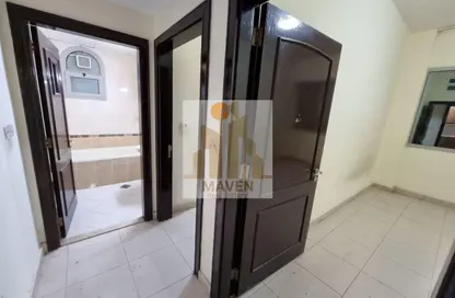 Apartment - 2 Bedrooms - 2 Bathrooms for rent in Shabiya 11 - Shabiya - Mussafah - Abu Dhabi