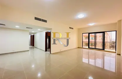 Apartment - 4 Bedrooms - 4 Bathrooms for rent in Golden Sands 9 - Mankhool - Bur Dubai - Dubai