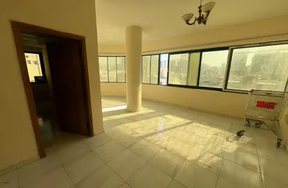 شقة - غرفة نوم - 2 حمامات للايجار في الجبيل - القاسمية - الشارقة شقة - غرفة نوم - 2 حمامات للايجار في الجبيل - القاسمية - الشارقة