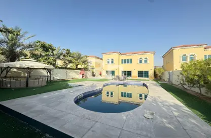 Villa - 4 Bedrooms - 5 Bathrooms for rent in Jumeirah Park - Dubai