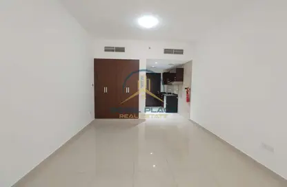 شقة - 1 حمام للايجار في بناية رويال جي في سي - الضاحية 10 - قرية جميرا الدائرية - دبي