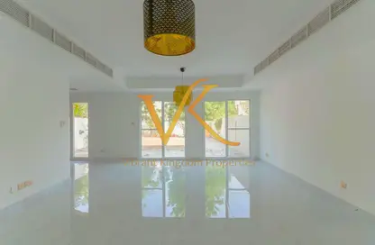 فيلا - 3 غرف نوم - 3 حمامات للايجار في الينابيع 15 - الينابيع - دبي