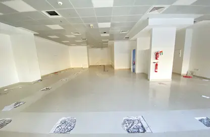 Show Room - Studio - 2 Bathrooms for rent in Hai Al Qalaa - Al Jaheli - Al Ain