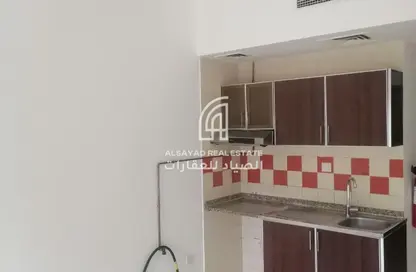 Apartment - Studio - 1 Bathroom for rent in Al Wahda Building - Al Majaz 2 - Al Majaz - Sharjah