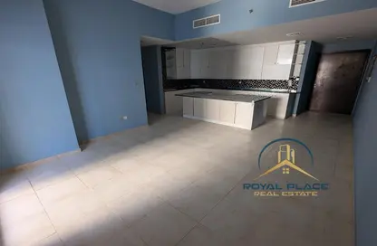شقة - 2 غرف نوم - 3 حمامات للايجار في برج حمزة - مدينة دبي الرياضية - دبي