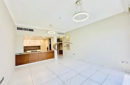 Apartment - 1 Bedroom - 2 Bathrooms for rent in Regent Court - Jumeirah Village Circle - Dubai