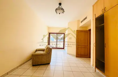 شقة - 2 غرف نوم - 2 حمامات للايجار في الحمرية -1 - الحمرية - بر دبي - دبي