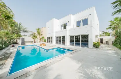 Villa - 3 Bedrooms - 4 Bathrooms for sale in Meadows 8 - Meadows - Dubai