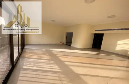 شقة - 3 غرف نوم - 4 حمامات للايجار في شارع المطار - أبوظبي