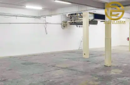 Warehouse - Studio - 1 Bathroom for rent in Umm Ramool - Dubai