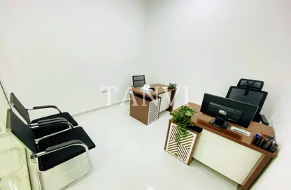 Office Space - Studio - 1 Bathroom for rent in Red Avenue - Al Garhoud - Dubai