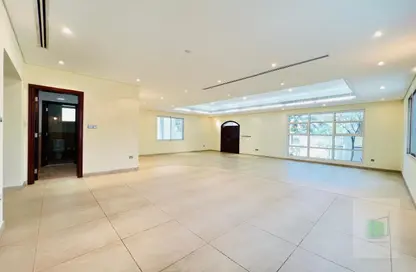 Villa - 5 Bedrooms - 6 Bathrooms for rent in Al Qurm - Abu Dhabi
