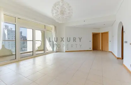 Apartment - 2 Bedrooms - 2 Bathrooms for sale in Al Hatimi - Shoreline Apartments - Palm Jumeirah - Dubai