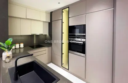 Apartment - 1 Bedroom - 1 Bathroom for sale in Aeternitas Tower - Dubai Marina - Dubai