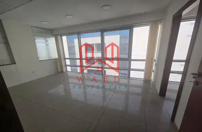 Office Space - Studio - 1 Bathroom for rent in Al Muraqqabat - Deira - Dubai