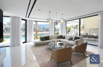 Living Room image for: Villa - 4 Bedrooms - 4 Bathrooms for sale in Garden Homes Frond O - Garden Homes - Palm Jumeirah - Dubai, Image 1