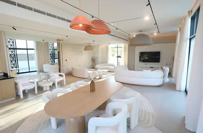 مجمع سكني - 5 غرف نوم - 6 حمامات للبيع في حيان - الشارقة
