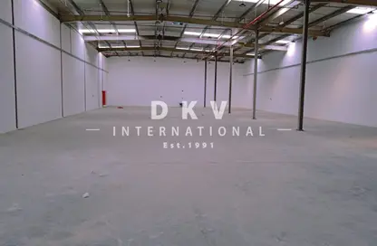 Warehouse - Studio - 1 Bathroom for rent in Umm Ramool - Dubai