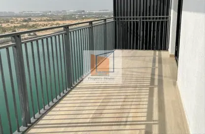 Balcony image for: Apartment - 3 Bedrooms - 4 Bathrooms for sale in Waters Edge - Yas Island - Abu Dhabi, Image 1