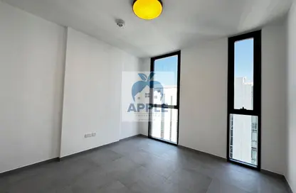 شقة - 1 حمام للبيع في إيست فييليدج - الجادة - الشارقة