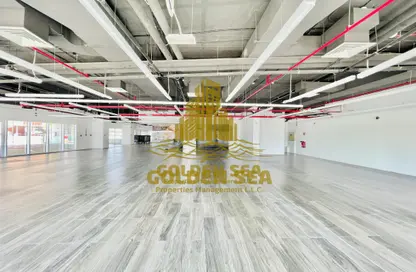 Show Room - Studio - 1 Bathroom for rent in Silver Wave Tower - Al Mina - Abu Dhabi