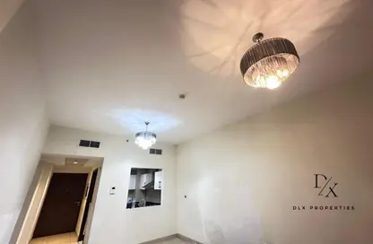 شقة - 2 غرف نوم - 3 حمامات للايجار في ديزي - الفرجان - دبي