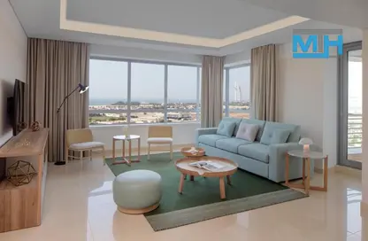 Living Room image for: Hotel  and  Hotel Apartment - 1 Bedroom - 2 Bathrooms for rent in Staybridge Suites - Dubai Media City - Dubai, Image 1