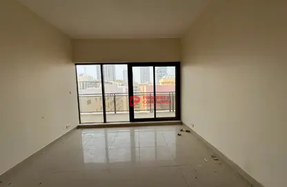 Apartment - 3 Bedrooms - 3 Bathrooms for rent in Golden Sands 9 - Mankhool - Bur Dubai - Dubai