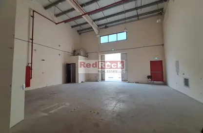 Warehouse - Studio - 1 Bathroom for rent in Al Sajaa - Sharjah