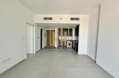 شقة - غرفة نوم - 2 حمامات للايجار في الطراز - حي نسيج - الجادة - الشارقة