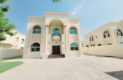 فيلا - 4 غرف نوم - 6 حمامات للايجار في القراين 4 - القراين - الشارقة
