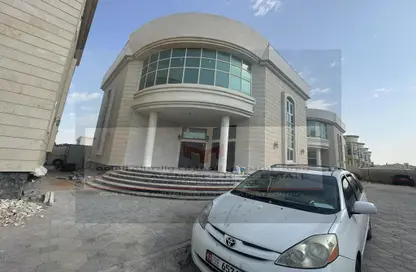 صورة لـ مبنى خارجي فيلا - 5 غرف نوم - 6 حمامات للايجار في مركز محمد بن زايد - مدينة محمد بن زايد - أبوظبي ، صورة رقم 1