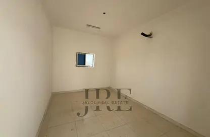 سكن عمال - استوديو - 8 حمامات للايجار في الصجعة الصناعية - آلصجعه - الشارقة