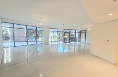 Apartment - 2 Bedrooms - 3 Bathrooms for sale in BLVD Crescent Podium - BLVD Crescent - Downtown Dubai - Dubai