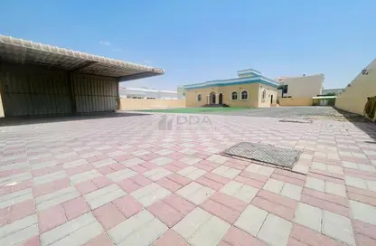 Villa - 4 Bedrooms - 5 Bathrooms for rent in Al Barsha 3 - Al Barsha - Dubai