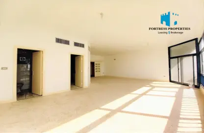 Apartment - 4 Bedrooms - 4 Bathrooms for rent in Corniche Tower - Corniche Road - Abu Dhabi